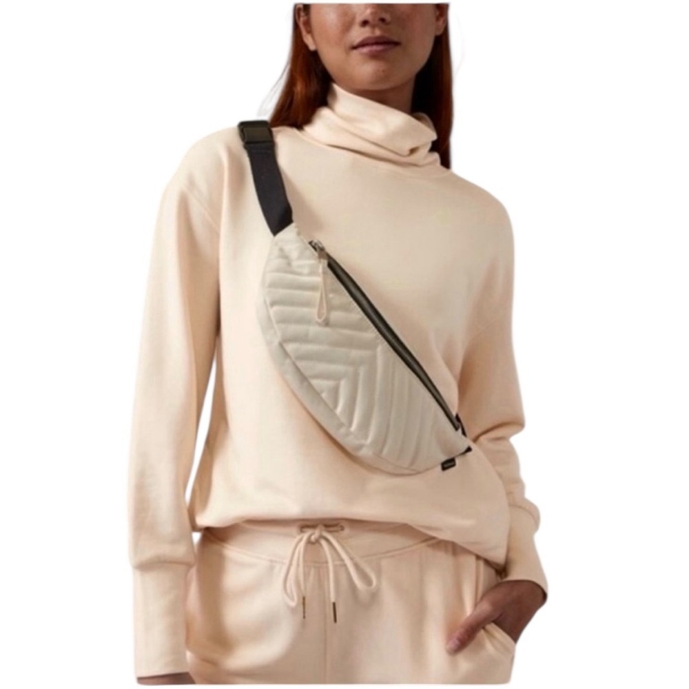 NEW Athleta Kinetic Shine Waistbag Fanny Pack Cream